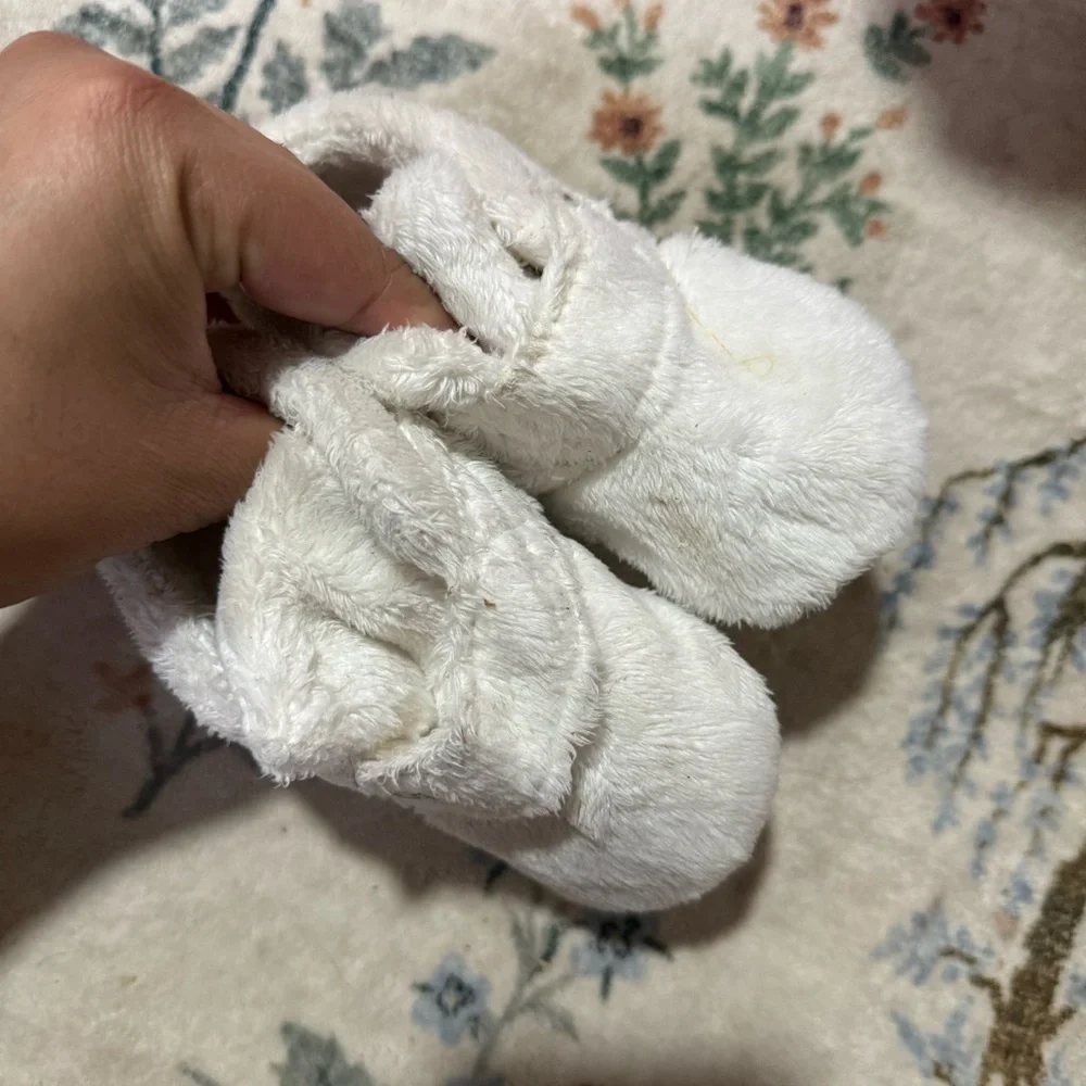 UGG Infant Vanilla Faux Fur Bixbee Bootie Size 4-5